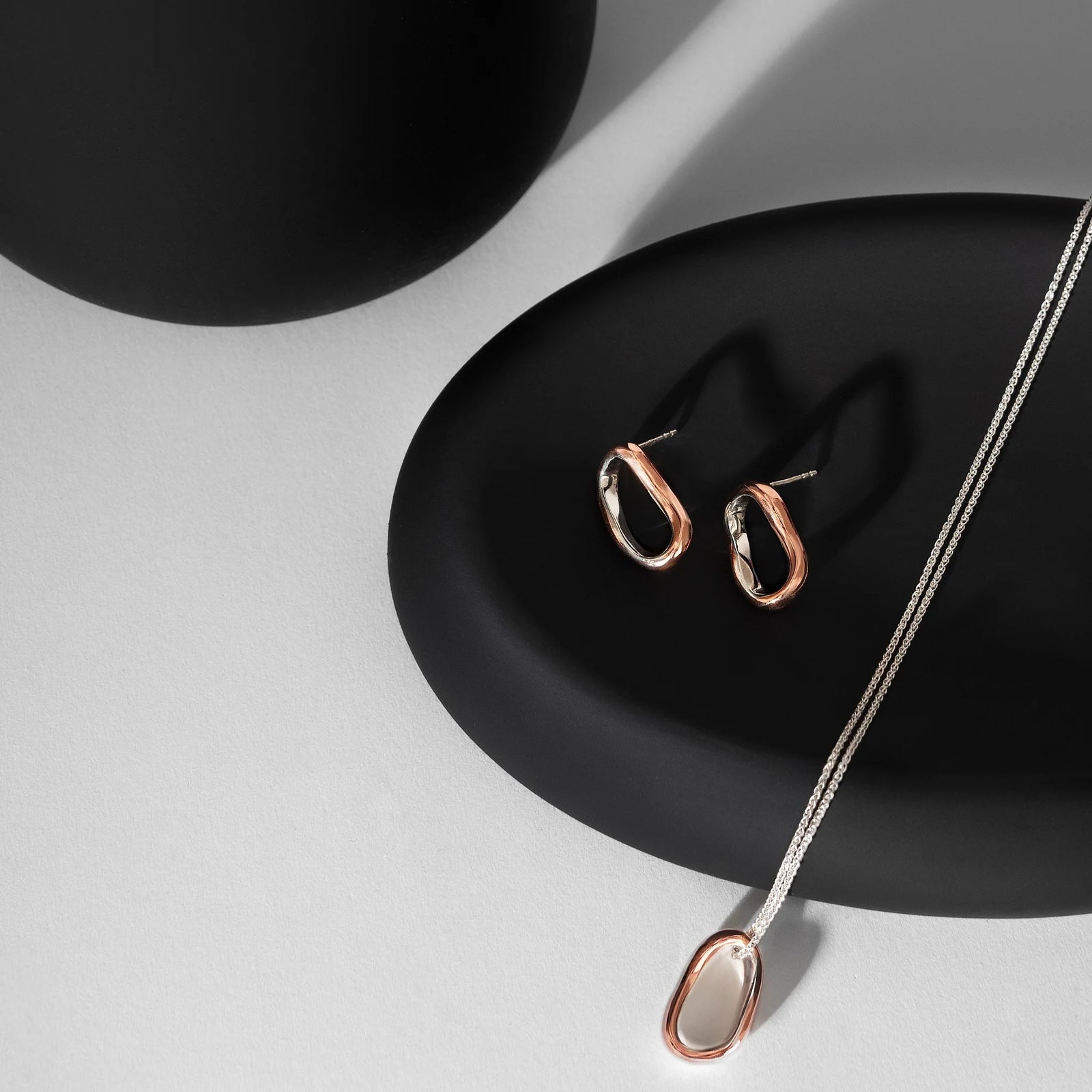 Curves Necklace