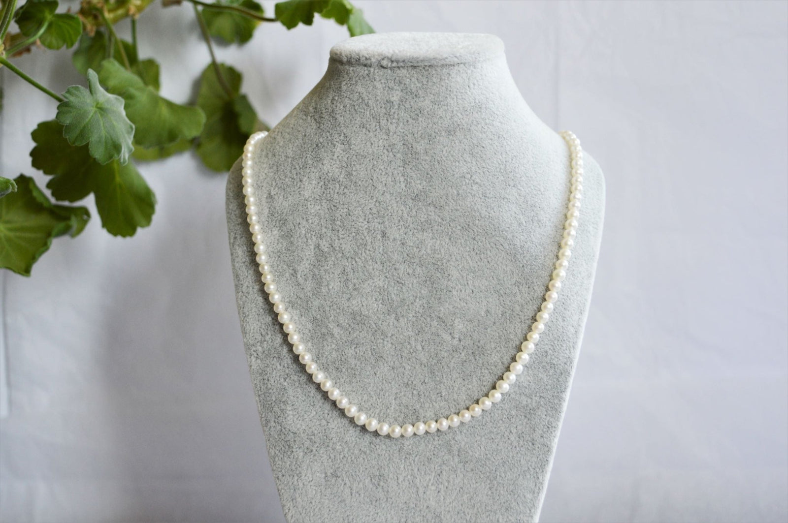 Pearl Necklace - Oval Love