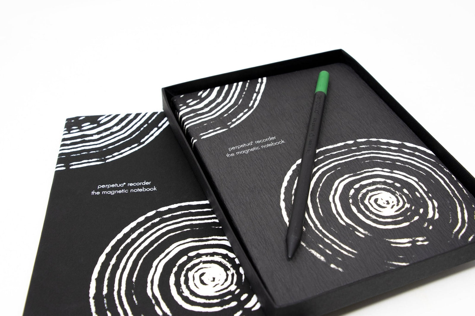 Magnetic Notebook - Traces